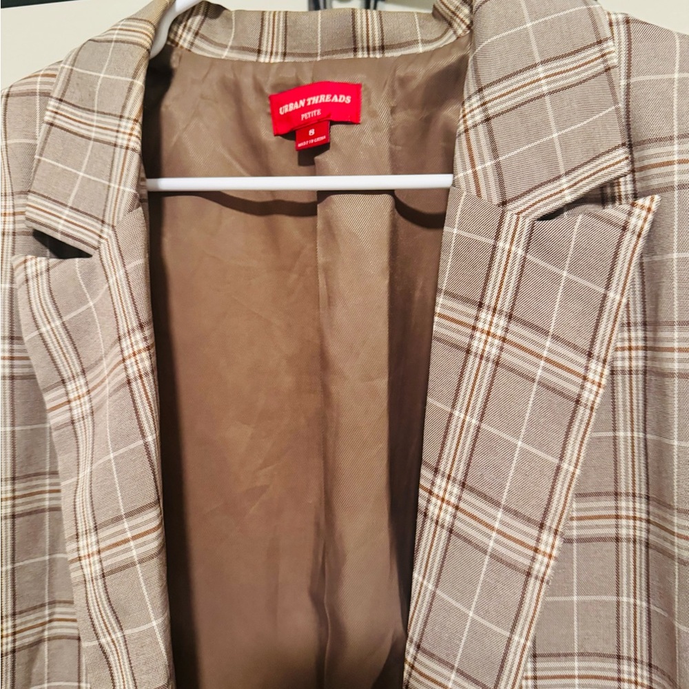 Chic Plaid Blazer in Beige - Picture 4 of 10